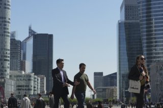 Si les importations ont augmenté de 0,3 milliard d'euros pour atteindre 57,7 milliards, les exportations ont elles progressé plus rapidement, de 0,5 milliard, à 51,2 milliards d'euros. KEYSTONE/AP/THIBAULT CAMUS